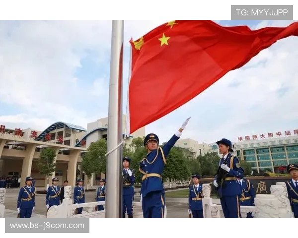 以足球球员升旗仪式展现团队精神与体育荣誉的壮丽时刻盛大风采瞬间 以足球球员升旗仪式展现团队精神与体育荣誉的壮丽时刻盛大风采瞬间