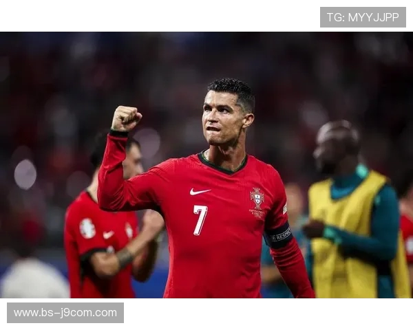 以足球巨星C罗为核心探讨其职业生涯对世界足球发展的深远影响